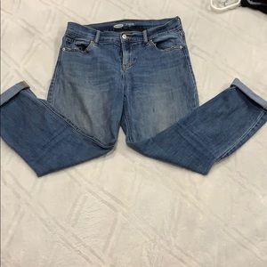 Old navy blue jeans capris